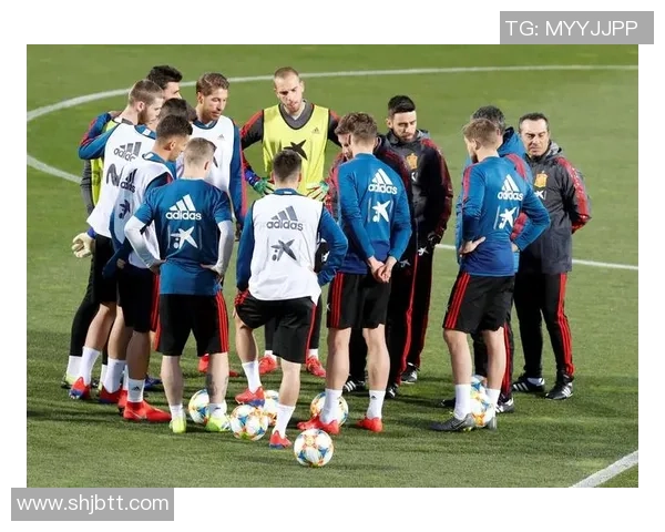 西班牙队在欧锦赛中的团队配合与战术执行全面分析 西班牙队在欧锦赛中的团队配合与战术执行全面分析