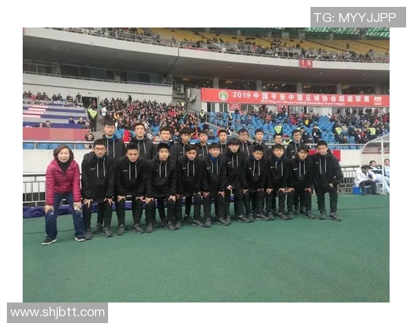 重庆足球队团队协作能力显著提升创新高引领联赛新风潮 重庆足球队团队协作能力显著提升创新高引领联赛新风潮