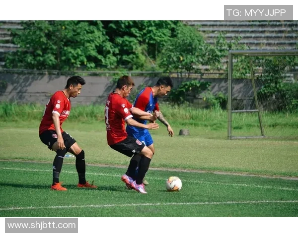 重庆足球队与成都足球队赛后分析与实力对比探讨