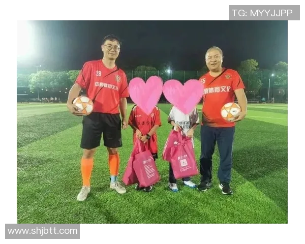 足球明星携手传递爱心温暖瞬间精彩图片素材分享