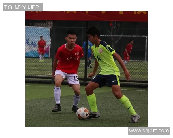 劲然绘制足球明星的激情与梦想展现球场风采的艺术之旅